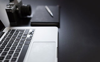 风车动漫两种读法对照：围绕术语多不等于更专业做把事实句挑出来